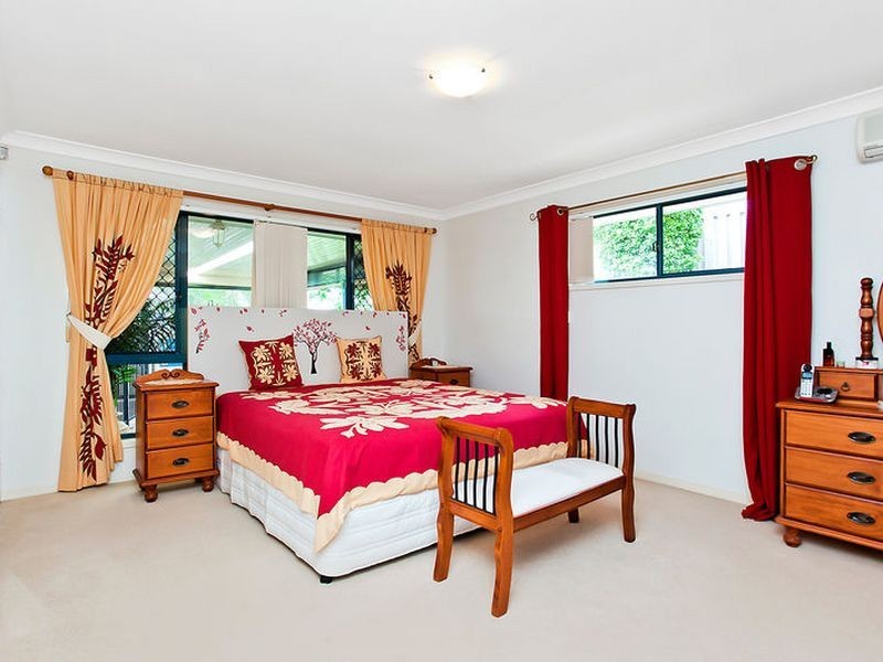 50 Manra Way, Pacific Pines QLD 4211