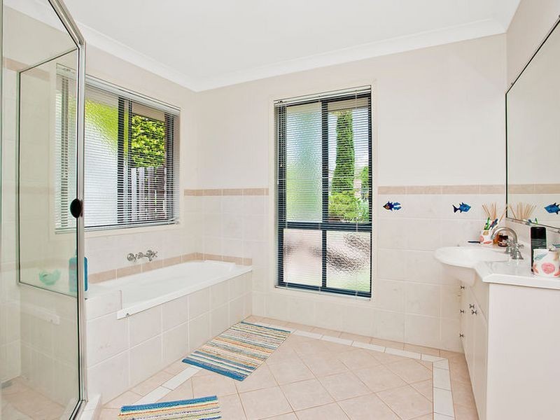 50 Manra Way, Pacific Pines QLD 4211