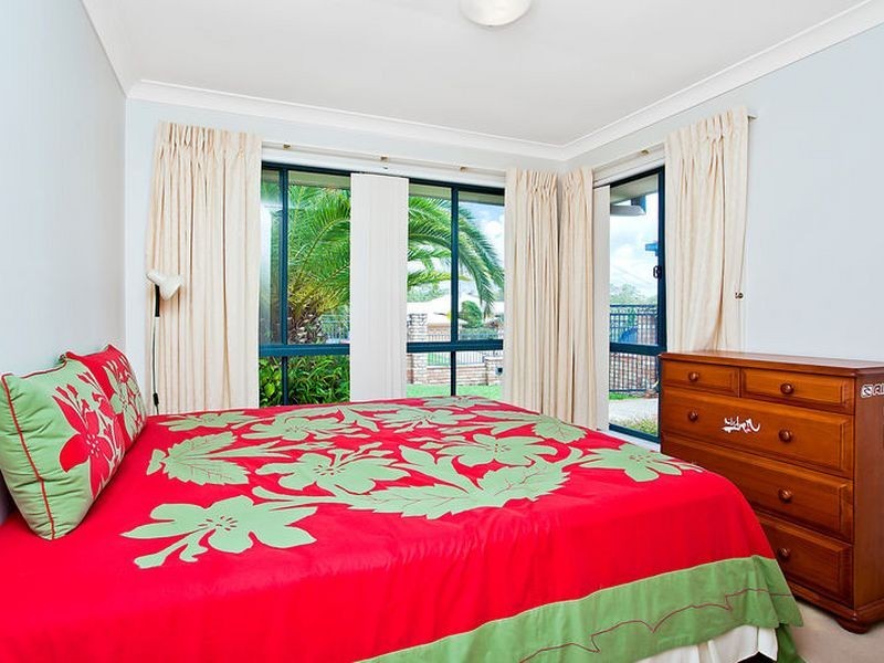 50 Manra Way, Pacific Pines QLD 4211