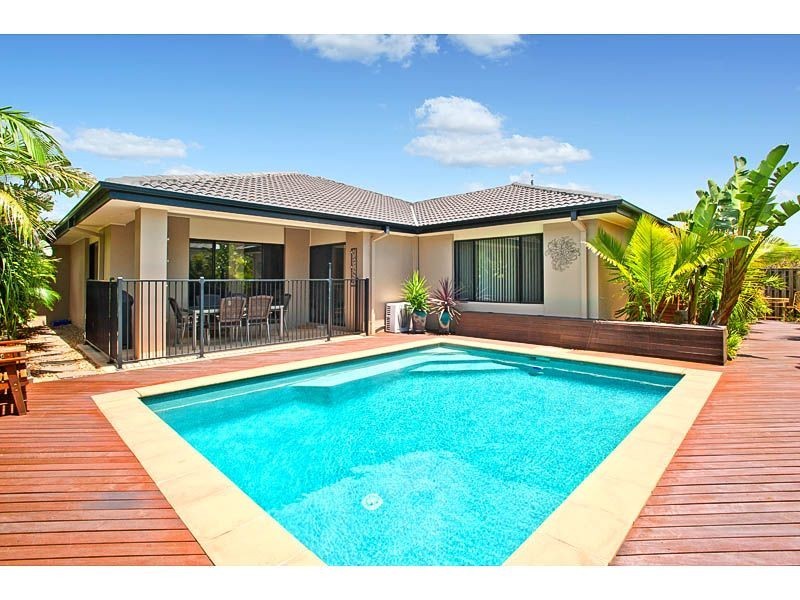 27 Sangster Crescent, Pacific Pines QLD 4211