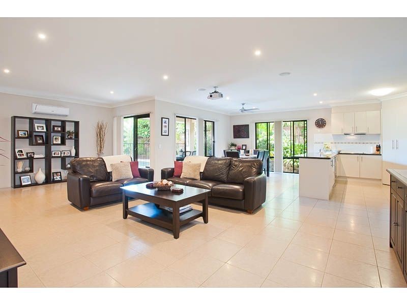 27 Sangster Crescent, Pacific Pines QLD 4211
