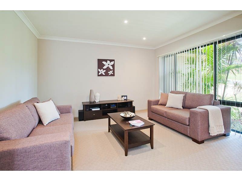 27 Sangster Crescent, Pacific Pines QLD 4211