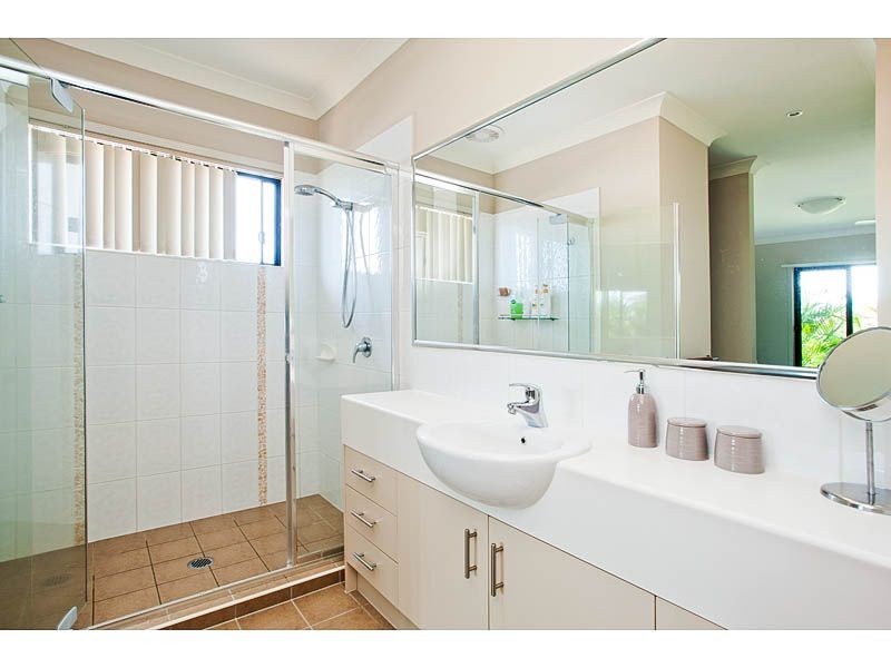 27 Sangster Crescent, Pacific Pines QLD 4211