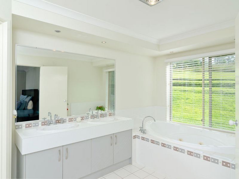 34 John Wayne Close, Maudsland QLD 4210