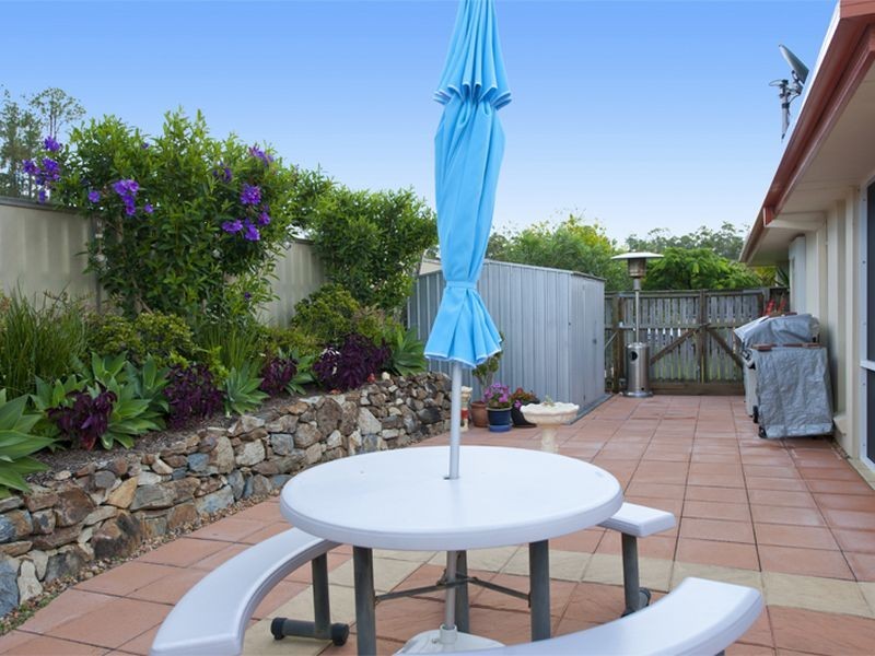 6 Kanton Place, Pacific Pines QLD 4211