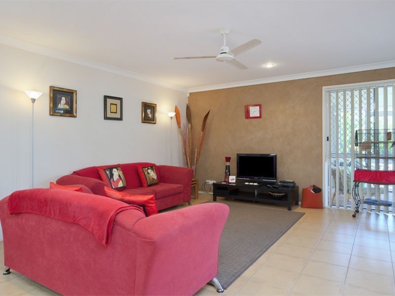 6 Kanton Place, Pacific Pines QLD 4211