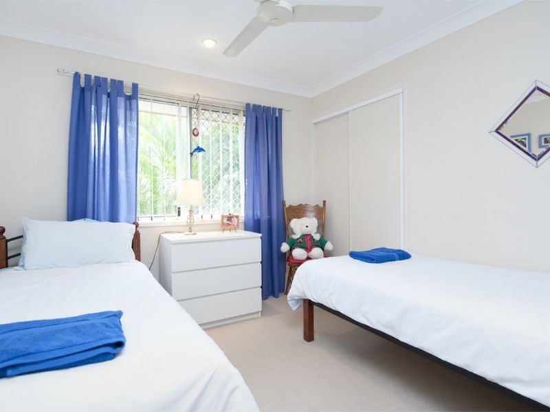 6 Kanton Place, Pacific Pines QLD 4211