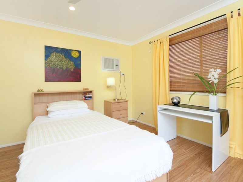 6 Kanton Place, Pacific Pines QLD 4211