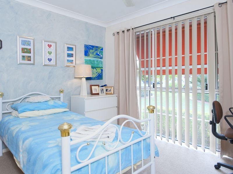 6 Kanton Place, Pacific Pines QLD 4211
