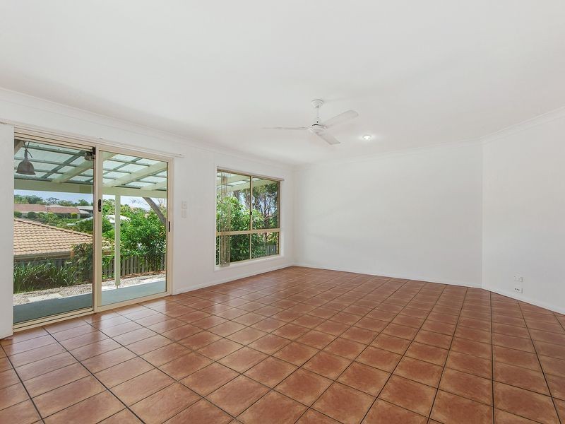 6 Ninigo Street, Pacific Pines QLD 4211