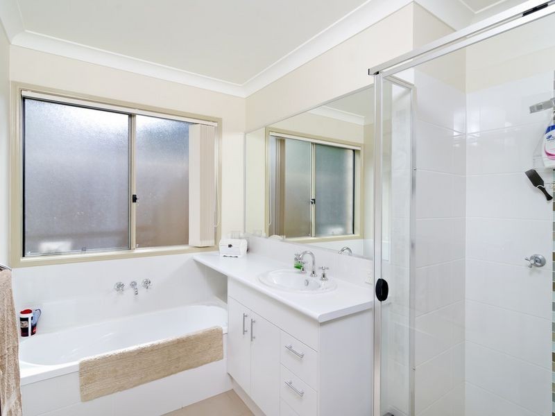 40 Diamantina Circuit, Pacific Pines QLD 4211