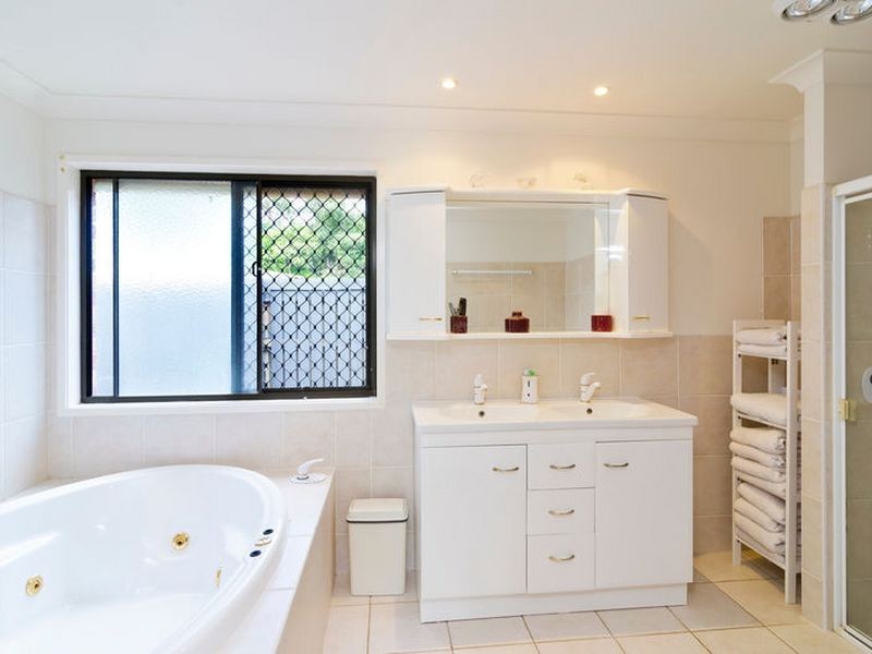 53 Pinkwood Drive, Ashmore QLD 4214