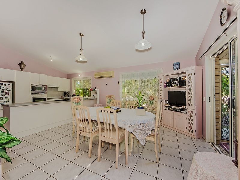 8 Meadowvale Street, Oxenford QLD 4210