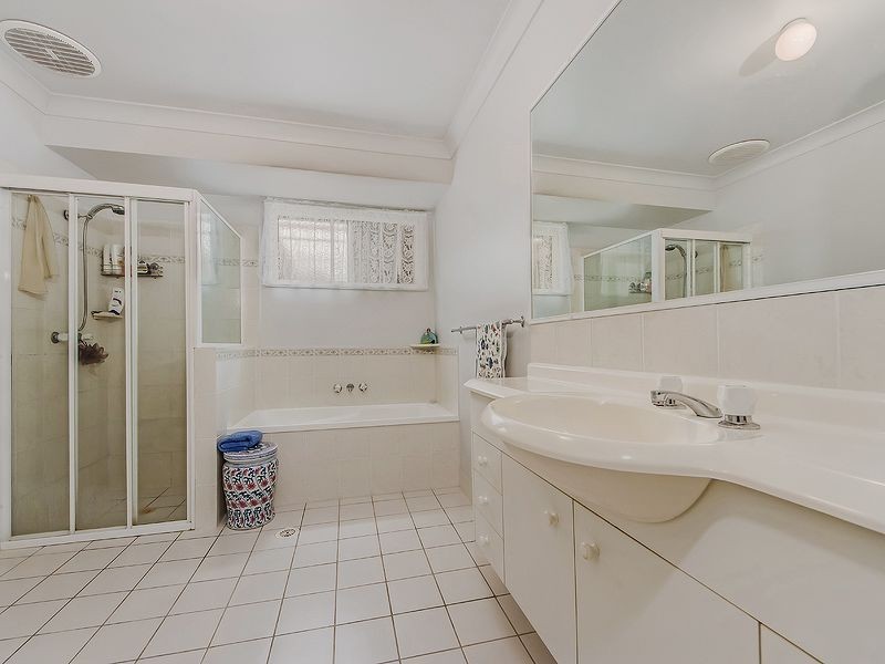 8 Meadowvale Street, Oxenford QLD 4210