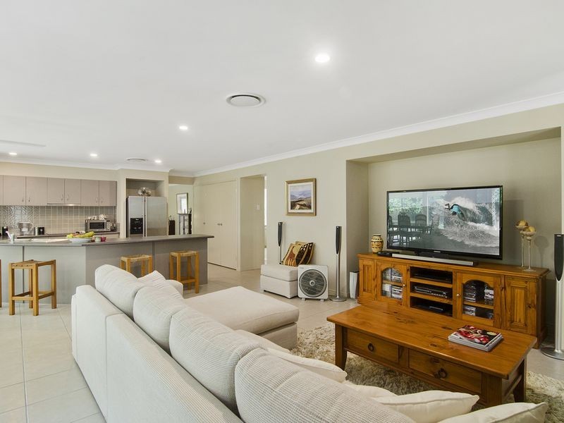 89 Santa Isobel Boulevard, Pacific Pines QLD 4211