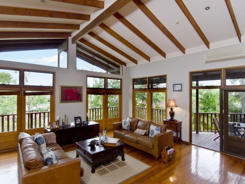 16 Avon Court, Pacific Pines QLD 4211