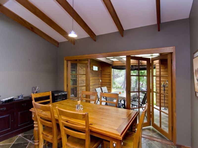 16 Avon Court, Pacific Pines QLD 4211