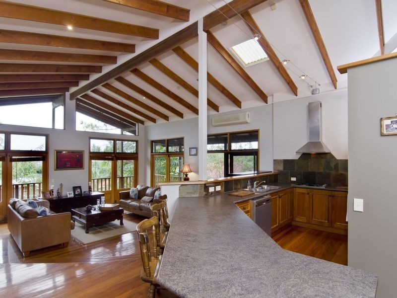 16 Avon Court, Pacific Pines QLD 4211