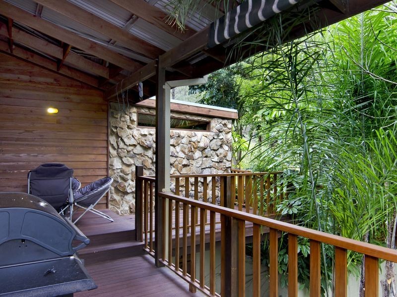 16 Avon Court, Pacific Pines QLD 4211