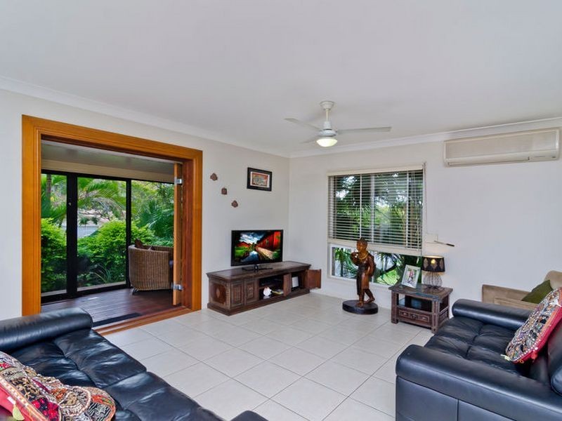 6 Nauru Place, Pacific Pines QLD 4211