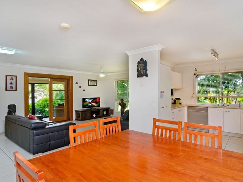 6 Nauru Place, Pacific Pines QLD 4211