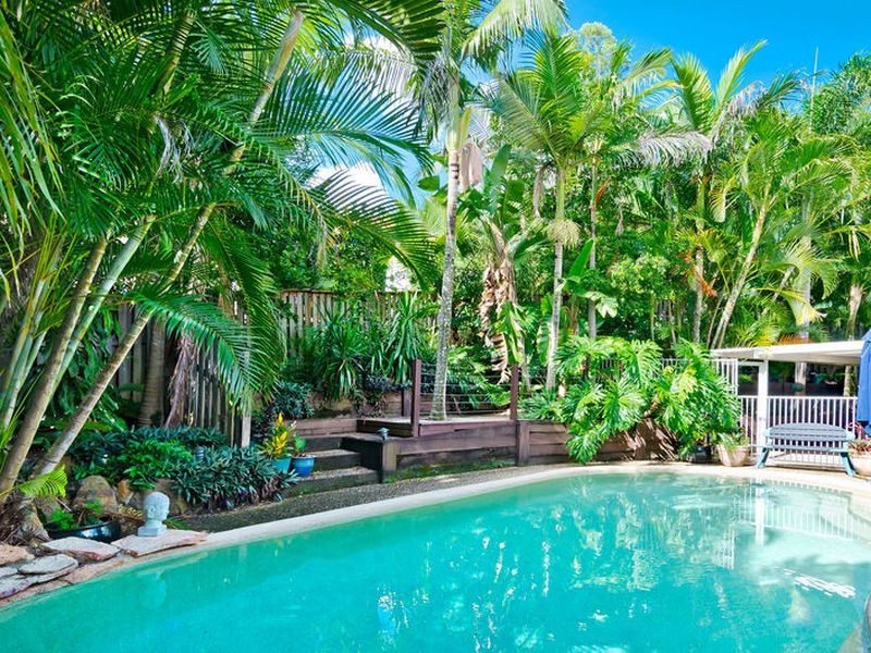 6 Nauru Place, Pacific Pines QLD 4211