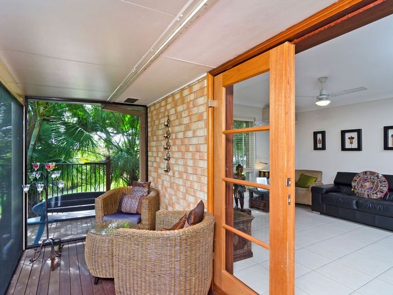 6 Nauru Place, Pacific Pines QLD 4211