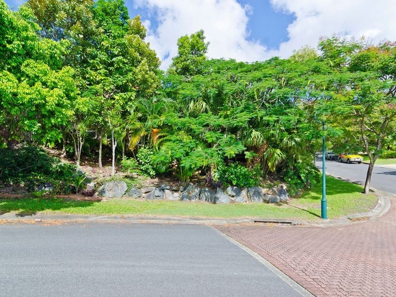 6 Nauru Place, Pacific Pines QLD 4211