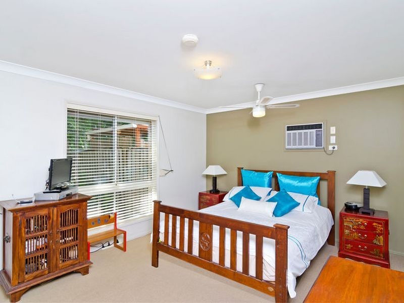 6 Nauru Place, Pacific Pines QLD 4211