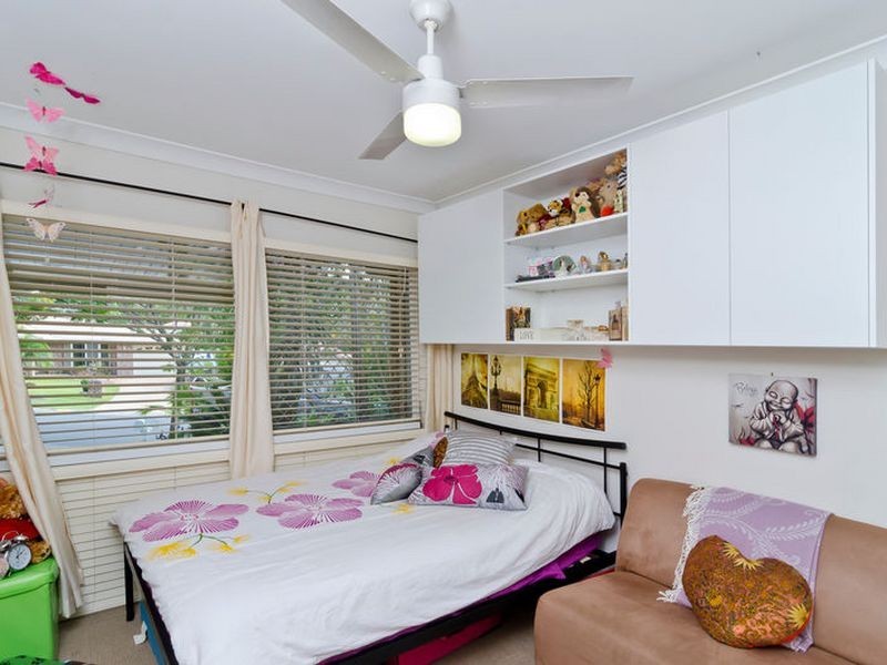 6 Nauru Place, Pacific Pines QLD 4211