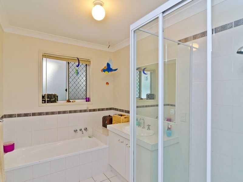 6 Nauru Place, Pacific Pines QLD 4211