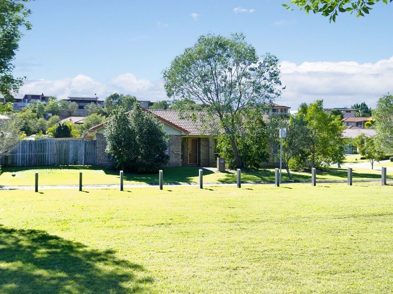 2 Feathertop Crescent, Pacific Pines QLD 4211