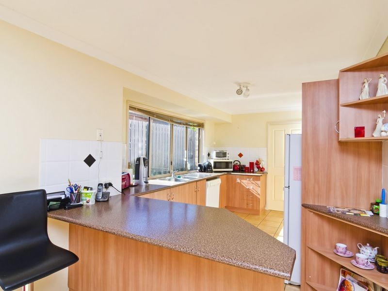 2 Feathertop Crescent, Pacific Pines QLD 4211