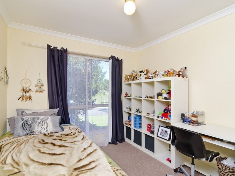 2 Feathertop Crescent, Pacific Pines QLD 4211