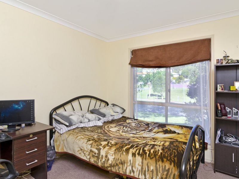 2 Feathertop Crescent, Pacific Pines QLD 4211