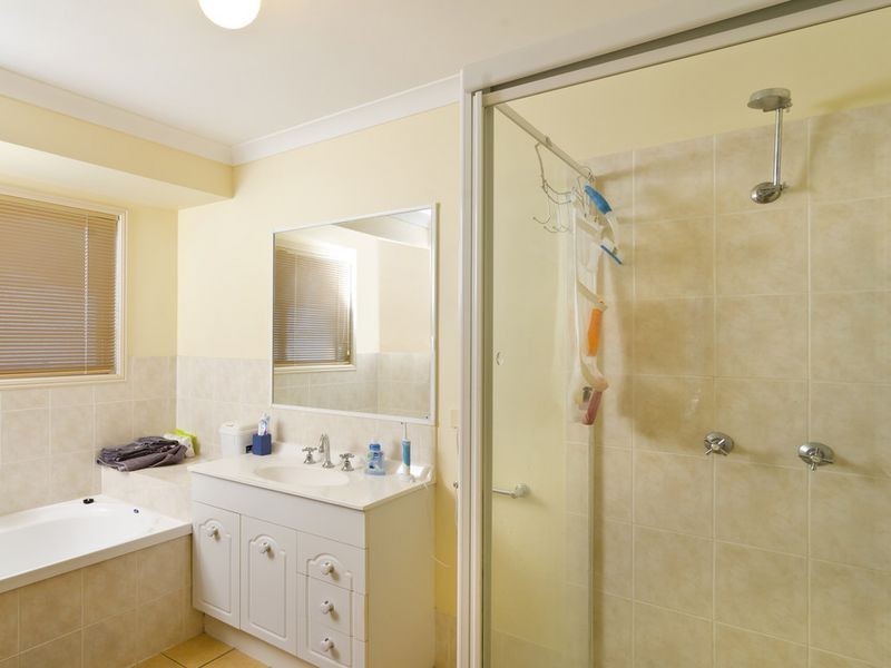 2 Feathertop Crescent, Pacific Pines QLD 4211
