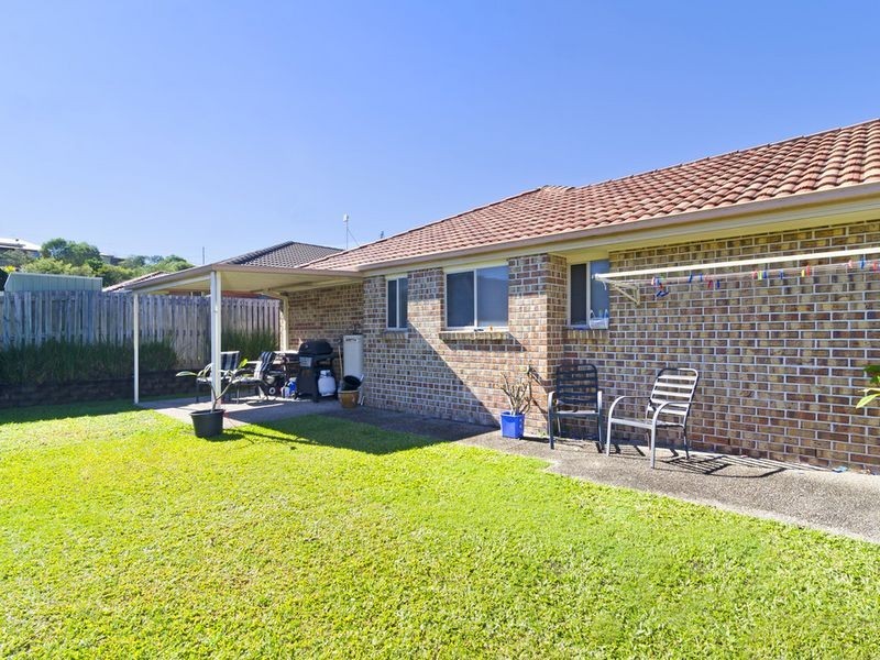 2 Feathertop Crescent, Pacific Pines QLD 4211