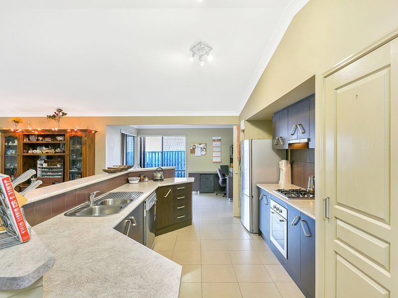 60 Harmsworth Road, Pacific Pines QLD 4211