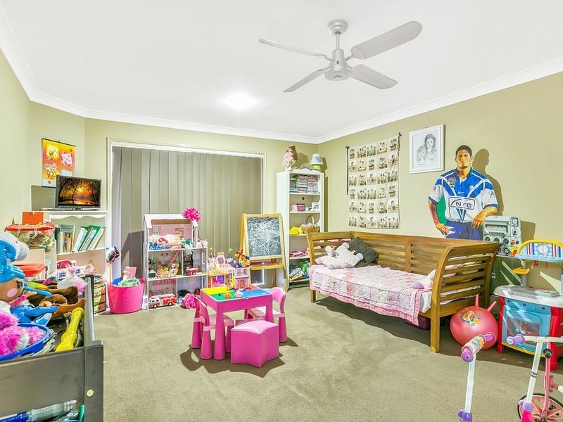 60 Harmsworth Road, Pacific Pines QLD 4211