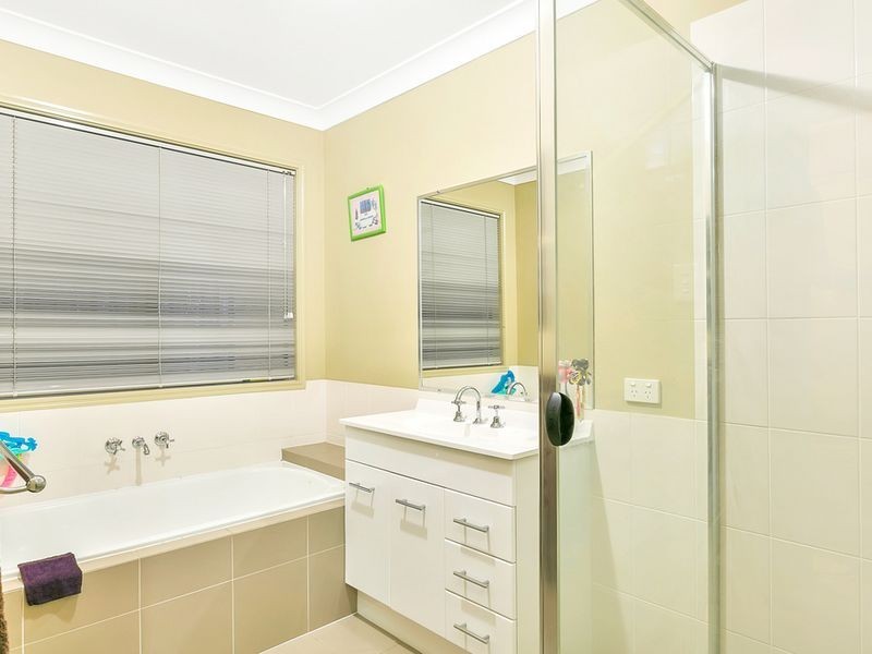 60 Harmsworth Road, Pacific Pines QLD 4211