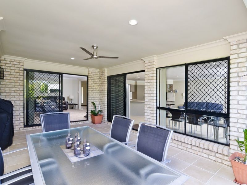 27 Shannonbrook Grove, Oxenford QLD 4210