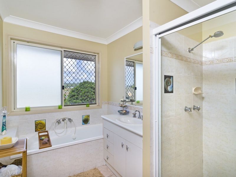 10 Atoli Rise, Pacific Pines QLD 4211