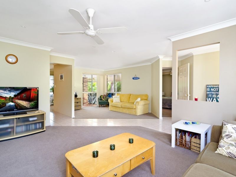 10 Atoli Rise, Pacific Pines QLD 4211