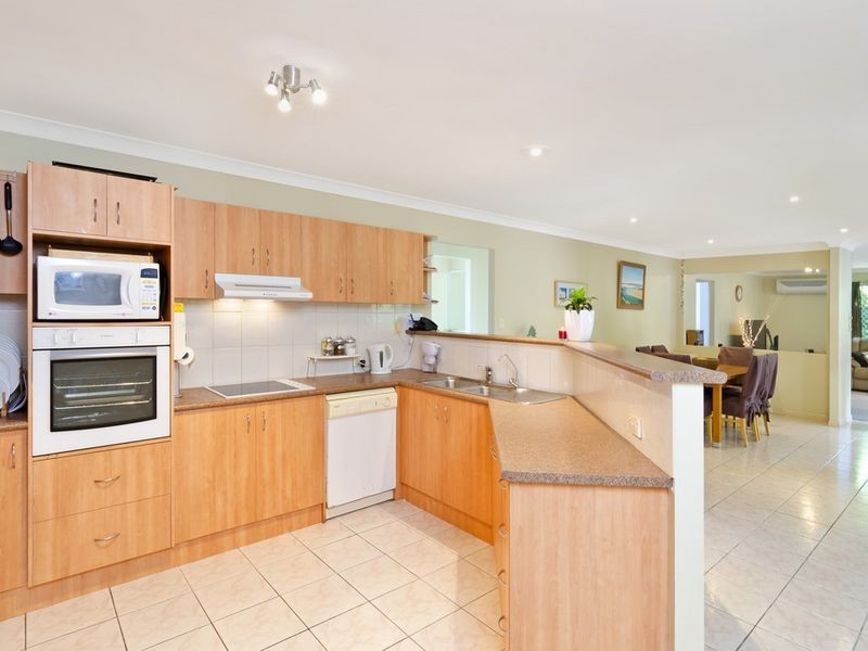 10 Atoli Rise, Pacific Pines QLD 4211