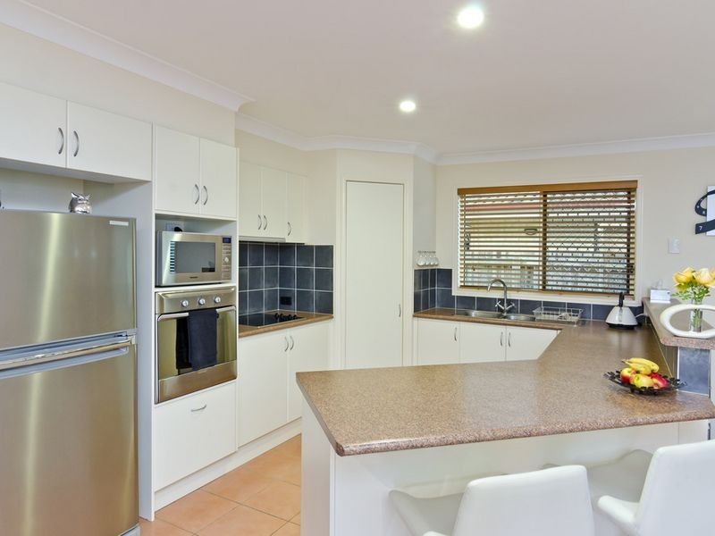 4 Rimatara Rise, Pacific Pines QLD 4211