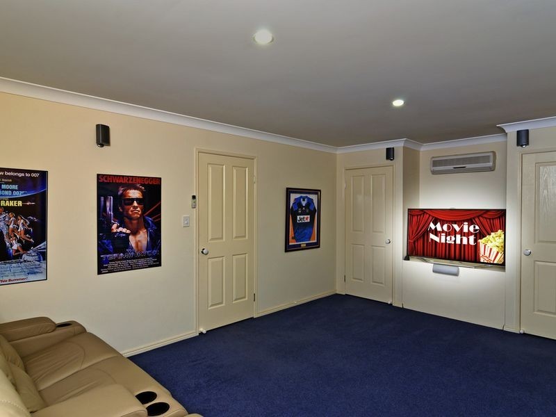 4 Rimatara Rise, Pacific Pines QLD 4211