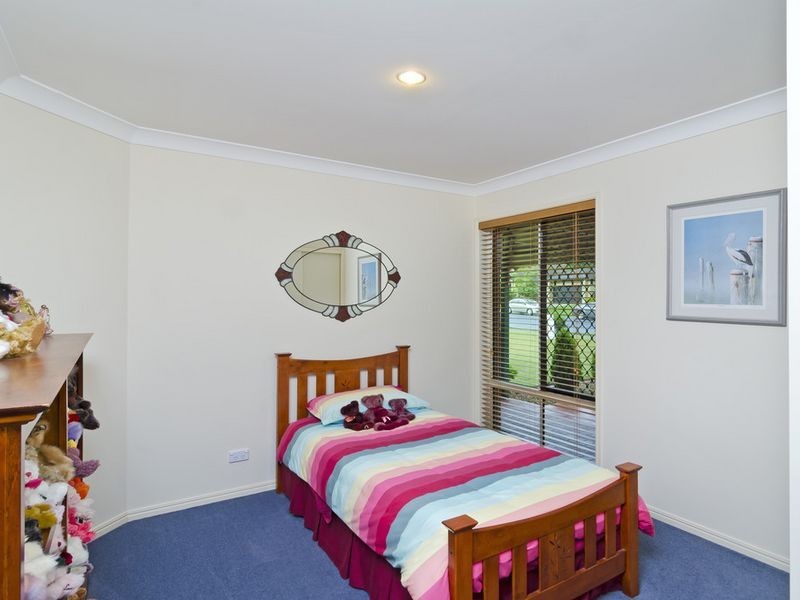 4 Rimatara Rise, Pacific Pines QLD 4211