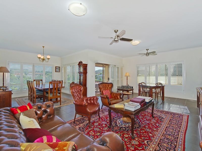 2 Minyon Court, Pacific Pines QLD 4211