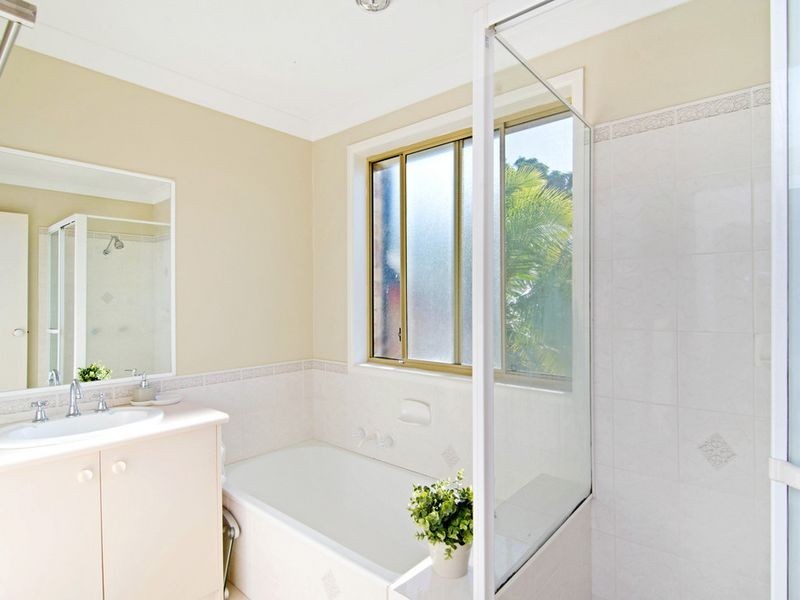 4 Edgemount Court, Oxenford QLD 4210