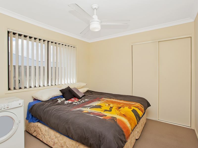 16 Springwood Avenue, Pacific Pines QLD 4211